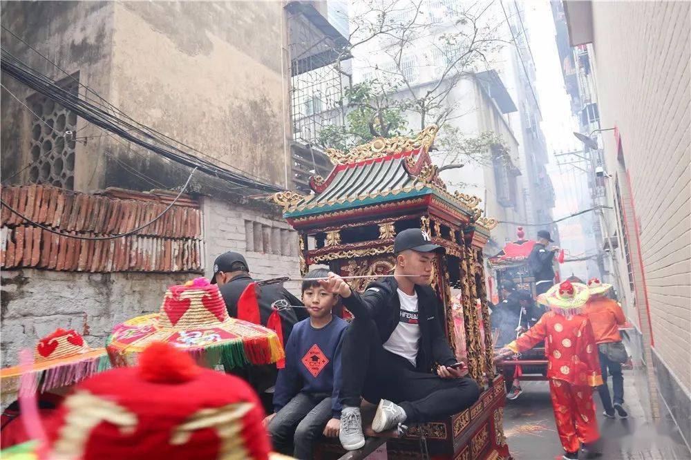 07穿令箭惩恶扬善据赤坎百姓村的老人说年例期间有"神"即村民的祖先附
