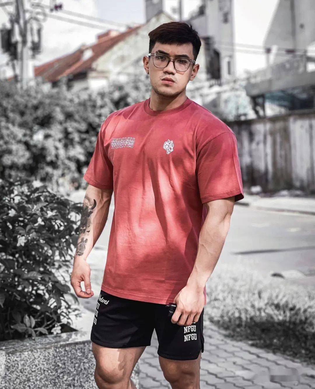 斯文眼镜男拍荷尔蒙大片,这肌肉太a了!_好身材_deekay_互动