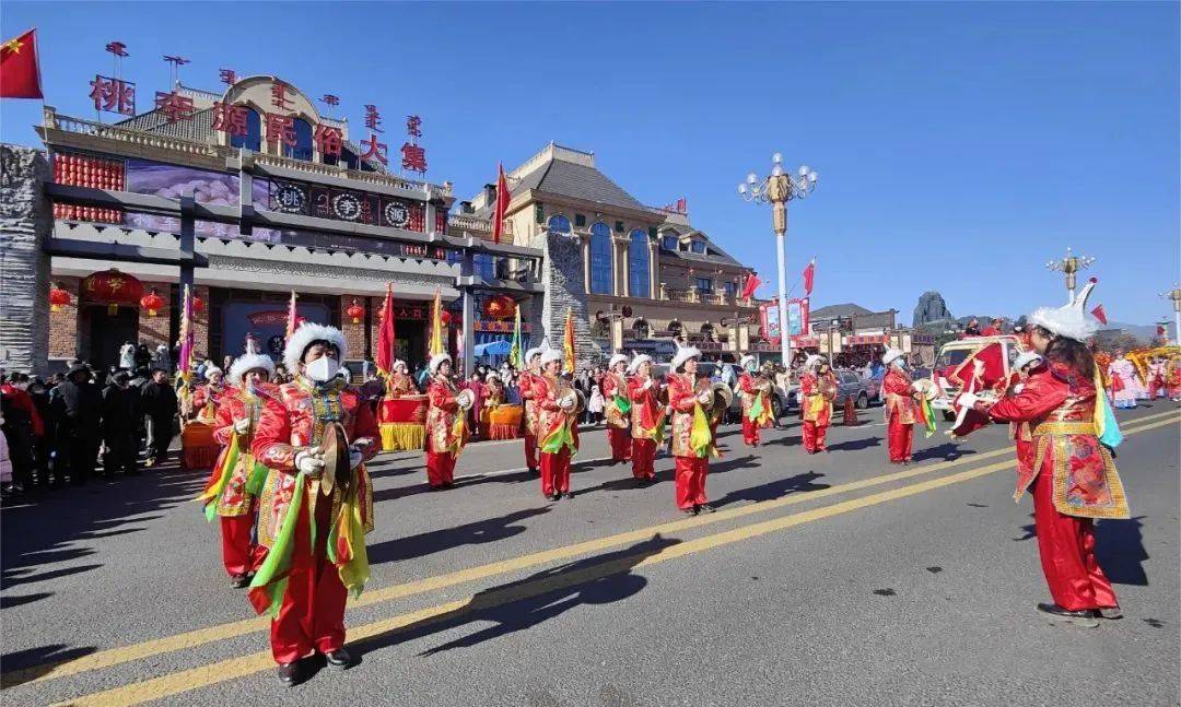 灯灯灯灯灯！圆圆圆圆圆！气氛拉满！庙会、猜灯谜、烟花秀……今天的呼和浩特太浪漫了