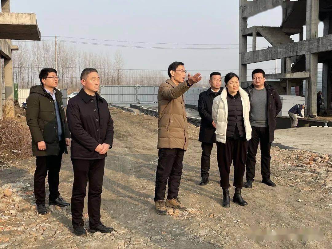 市委常委,统战部长张海霞先后前往新光华变电器有限公司,老河口呐博