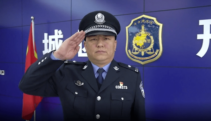 在一起故意杀人案中晋中市公安局城区分局刑警大队副大队长李文慧带领