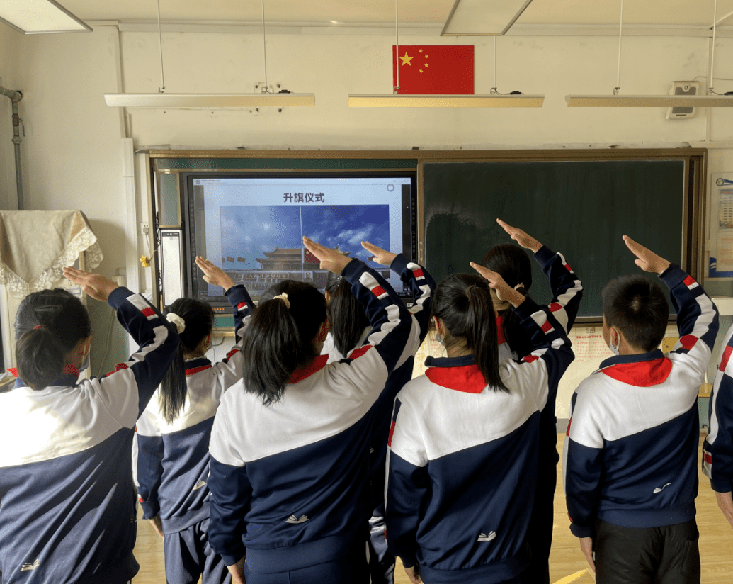 带着对未来的期许,同学们共同迎来了青岛人民路第二小学"梦想扬帆起航