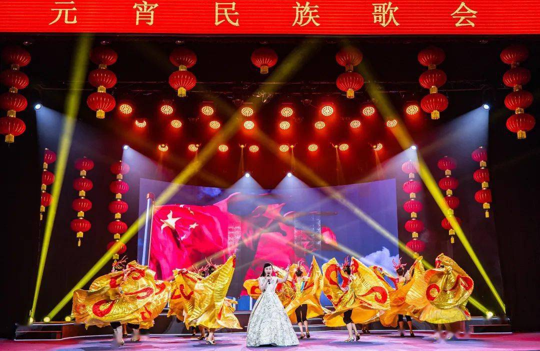 《欢乐闹元宵》拉开了晚会的序幕,随后,《早安,余姚》《达木呷 月琴舞
