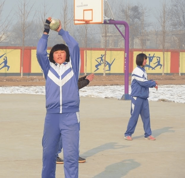 【手球·校园】济南市平阴县玫瑰学校 自制手球练出"六连冠"_比赛