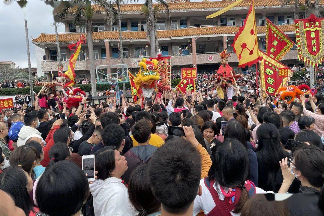 阔别三年的新兴雅冈"走大王"终于回来啦!现场人山人海!