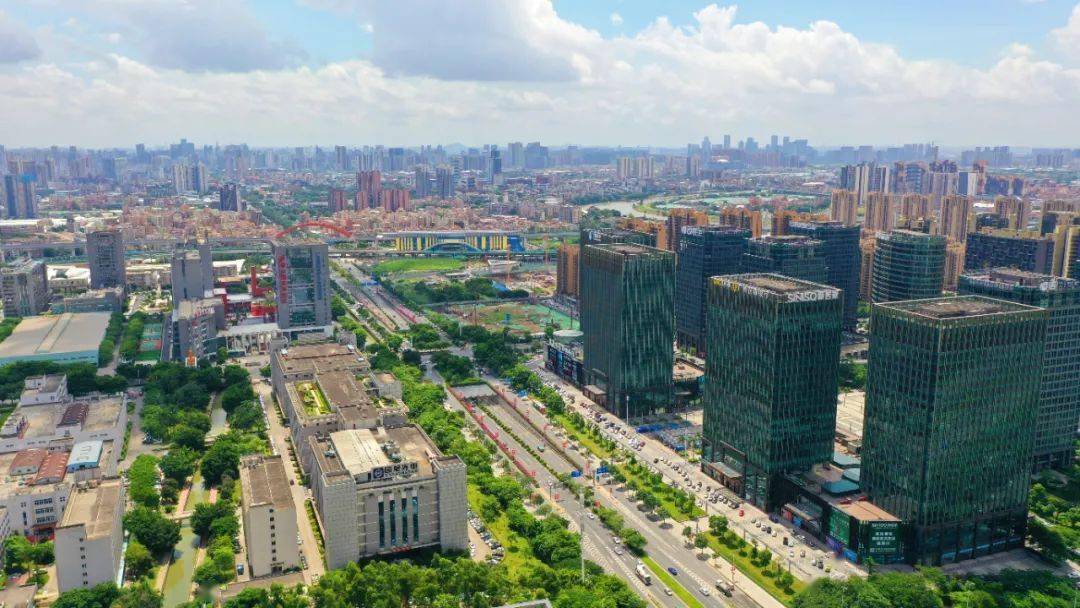 2022年,张槎街道积极组织街道企业申请上级各项扶持政策,帮助超百家