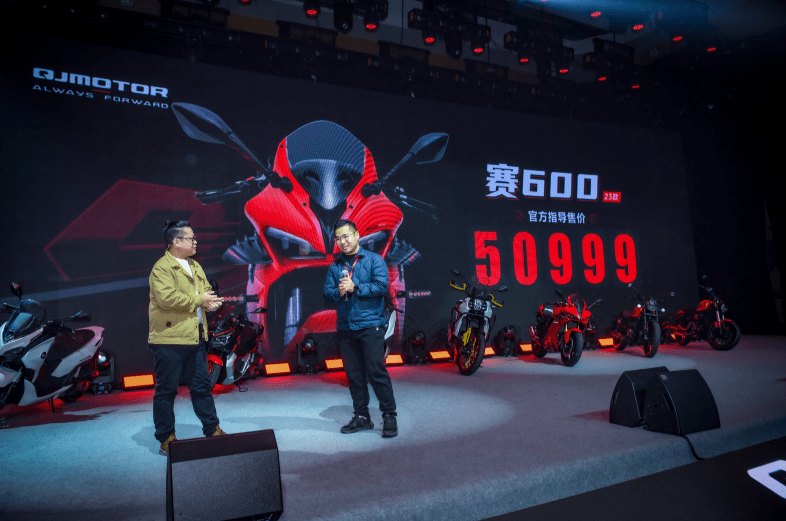 QJMOTOR多款新品退场，新款赛600售价50999元丨鸿150ADV青春版售价14999元！