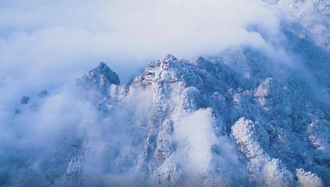 湖北十堰:武当山雪霁初晴宛若仙境_金顶_云雾_雪峰
