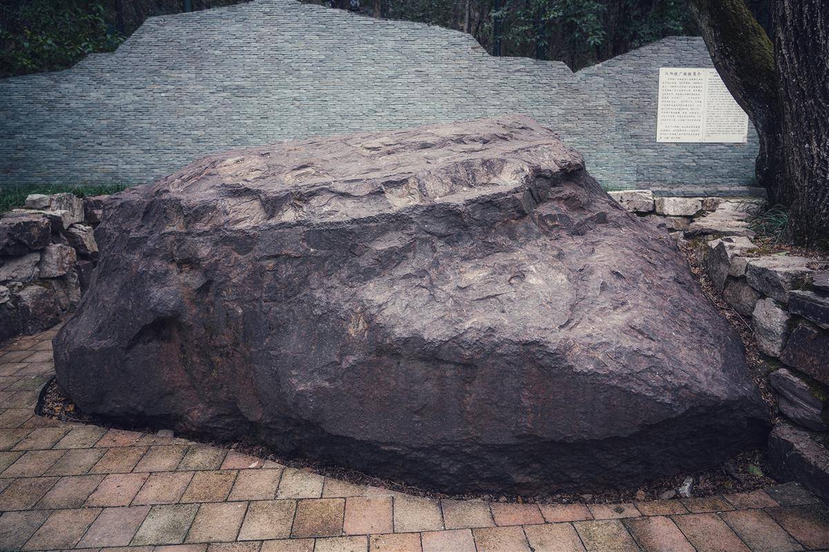 200吨凝铁见证近代中国钢铁工业发展,武汉人称之为"定海神铁"_汉阳