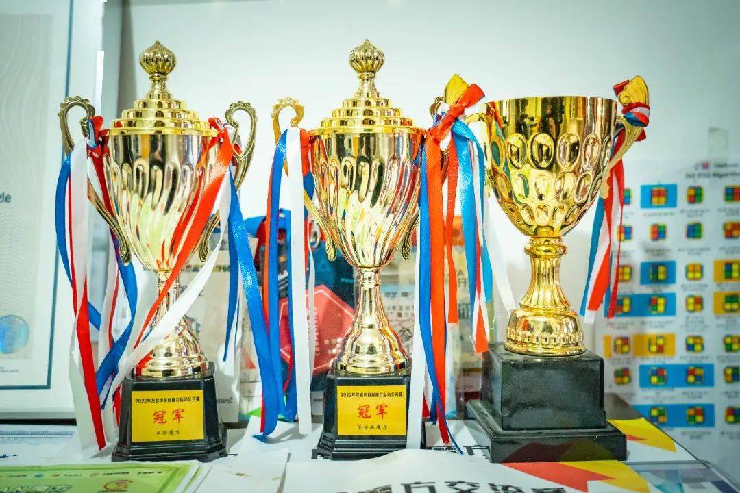 龙岩18岁少年创造吉尼斯世界纪录_魔方_林致远_挑战