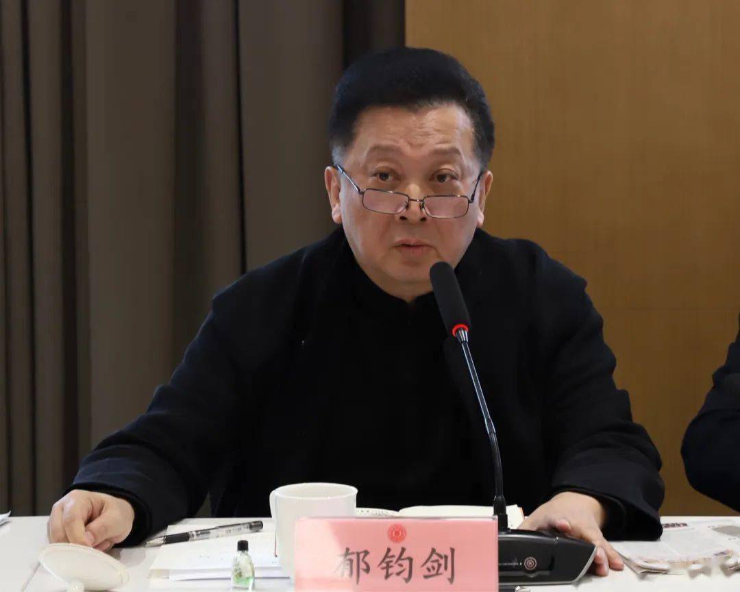 会议首先举行了中国-东盟艺术学院院长续聘仪式.