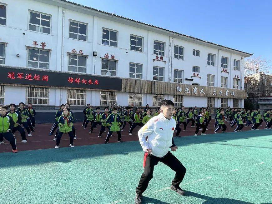 县学街小学:冠军进校园,榜样向未来!_摔跤_刘天胜_全国