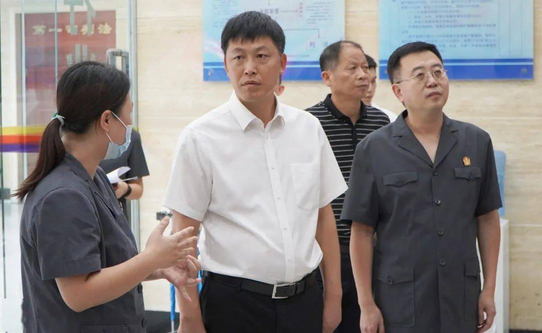 2021年8月19日,邵武市委书记陈显卿对邵武法院围绕中心,创新工作方法
