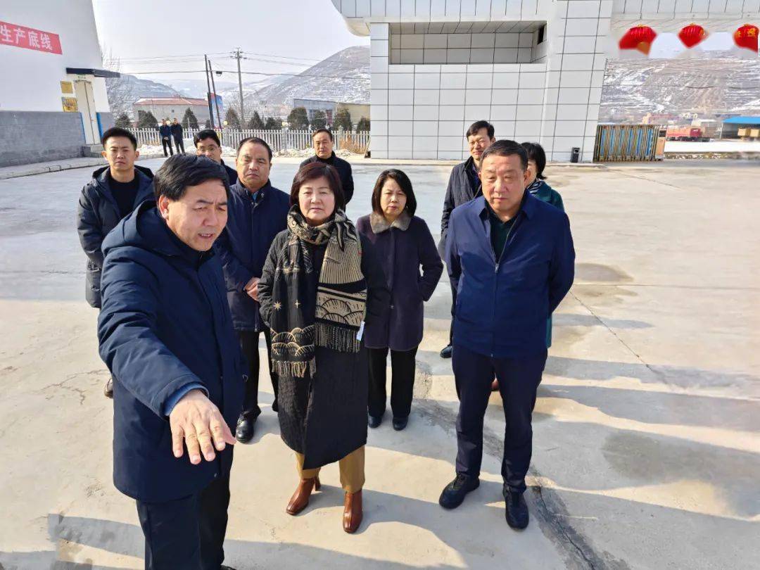 2月23日,省商务厅党组成员,副厅长黄霓在会宁县调研商业体系建设工作
