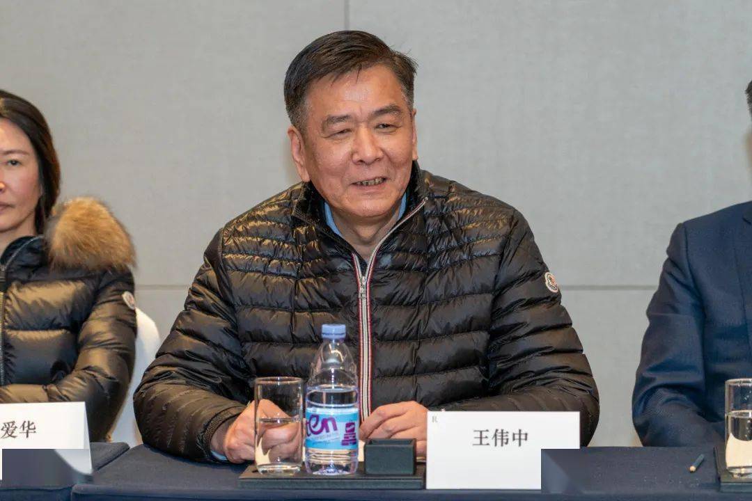 江苏省体育局综合业务处处长许秋红,南京体育学院游泳学院院长王伟新