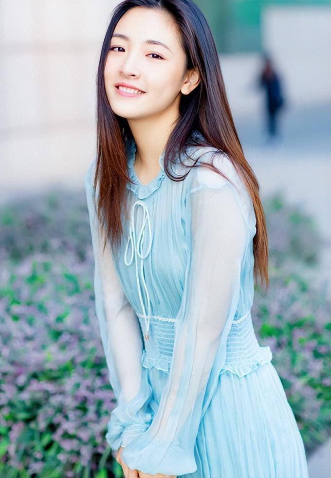 离婚后的吴倩颜值回春!