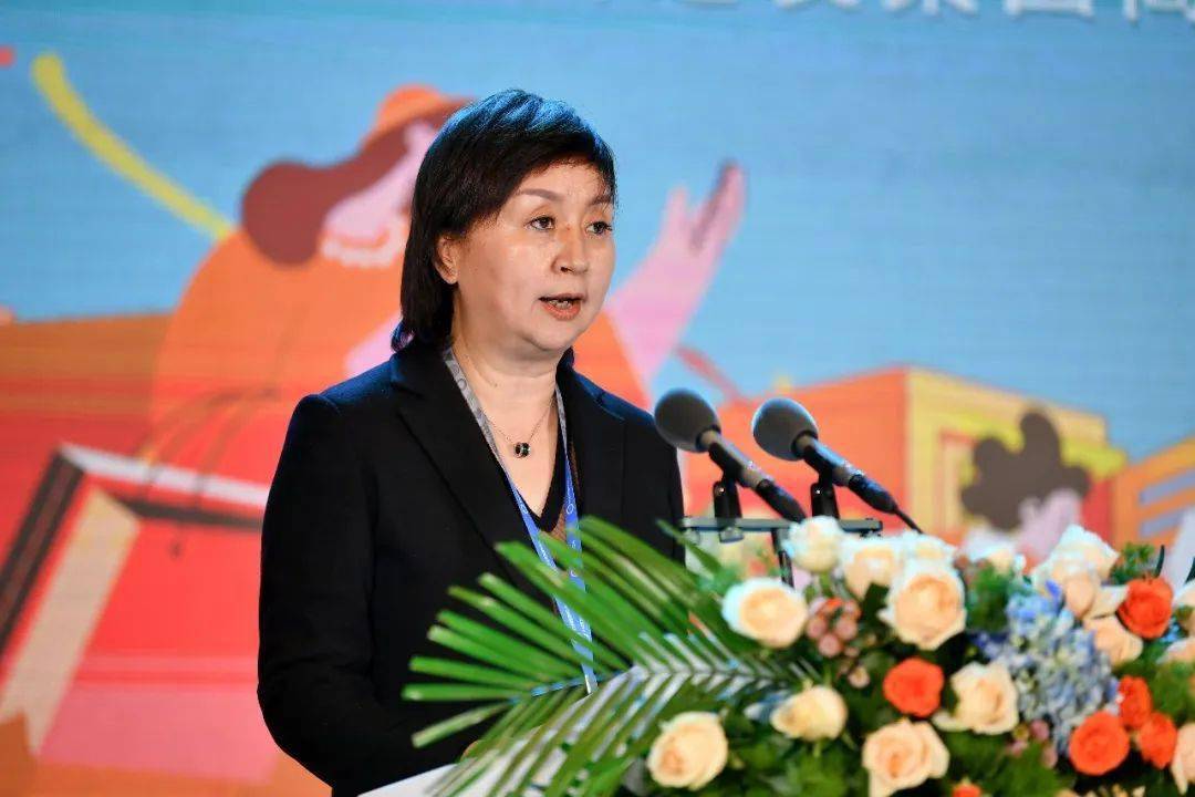 代表企业表态发言建发商业阅彩集团总经理王宁君银川建发集团高级副