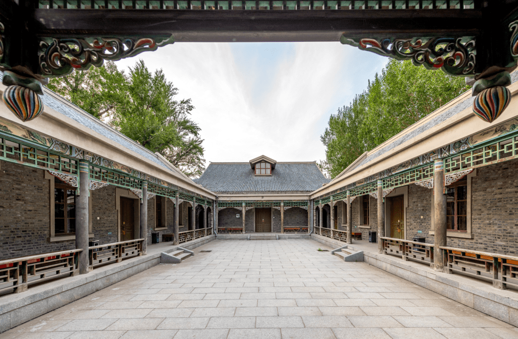 四合院宫内府是举行宴会的场所内部装潢非常精致是一个可容纳数百人的