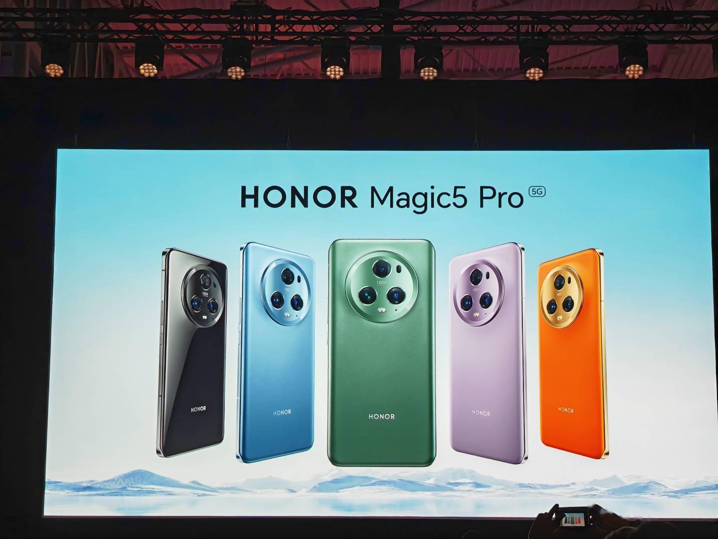 荣耀 Magic 5 Pro 正式亮相   采用 3D 智能仿形抛光工艺