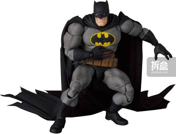 MAFEX 漫画版 暗中骑士归来 骑马蝙蝠侠 BATMAN 可动听偶