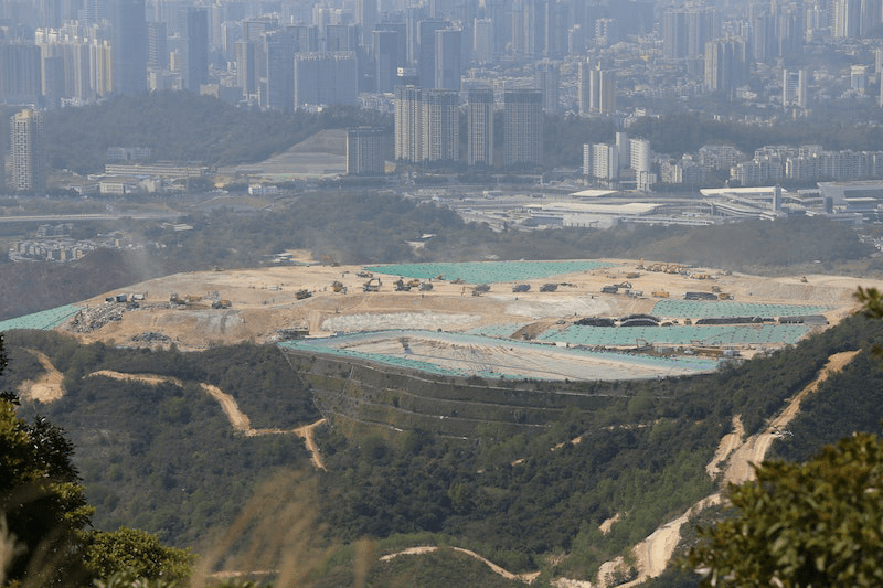 蔡天凤残肢遭丢弃 港警翻足球场大小垃圾堆搜寻_警方_打鼓岭_进行