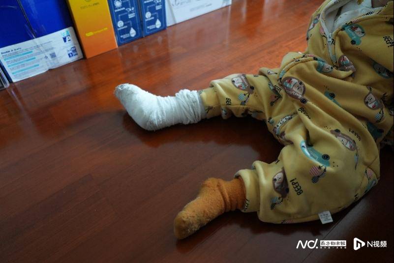 两岁男童在托育中心骨折,涉事老师被公安调查