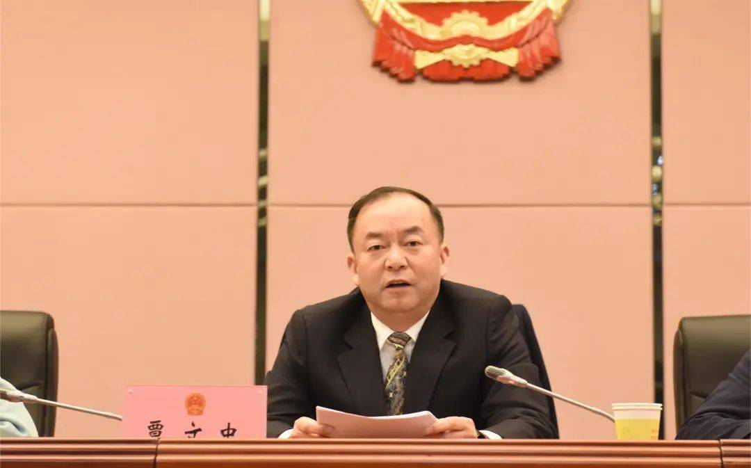 会议最后,覃文忠对抓好今年人大常委会的工作,提出四个方面要求:一要