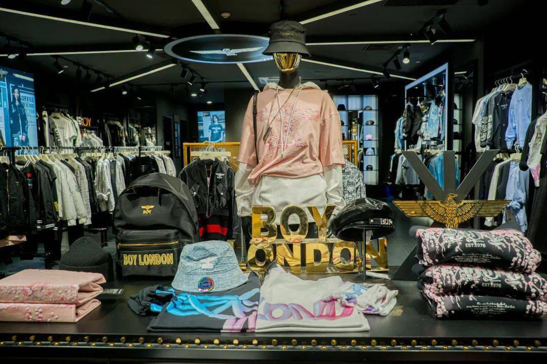 8谁说女生不能爱篮球不能拥有胆气与自由?