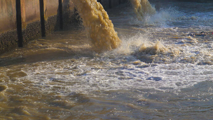 《船舶水污染排放控制标准》要求的生活污水,仍不能向黄浦江,苏州河