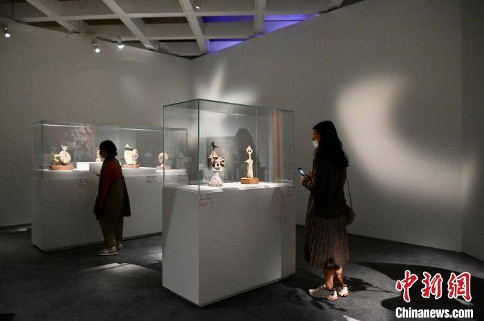 香港艺术馆展出94件超现实主义巨匠胡安·米罗做品