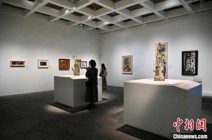 香港艺术馆展出94件超现实主义巨匠胡安·米罗做品