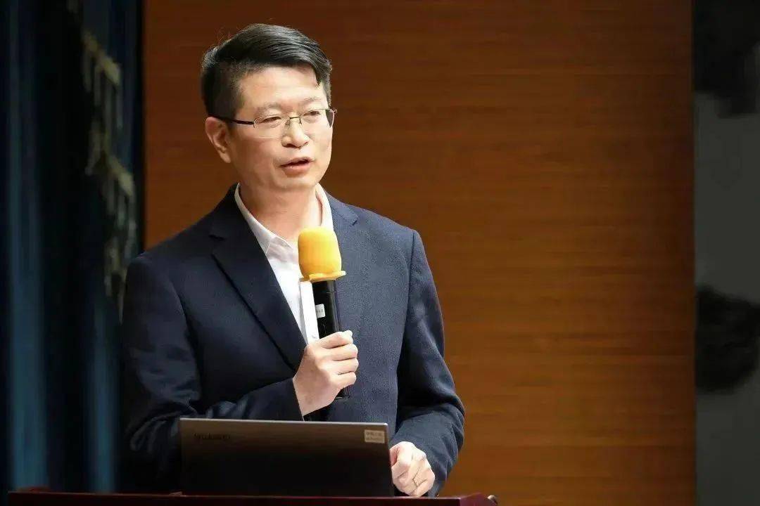 区教育局党委书记,局长项海刚,区教育局党委副书记,副局长曹婕出席