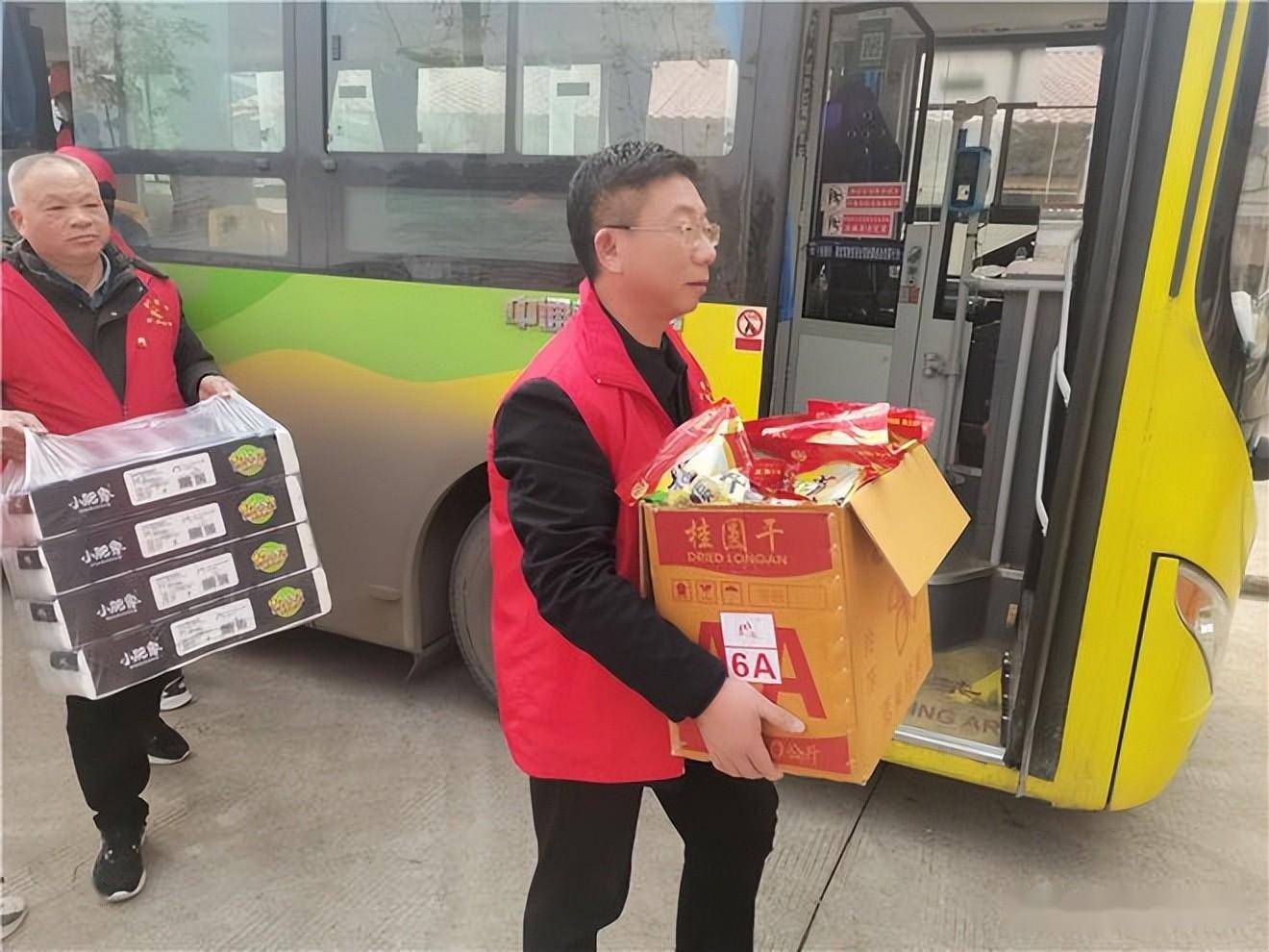 常宁市松柏中学开展"学雷锋"主题教育系列活动_孤寡老人_慰问_精神