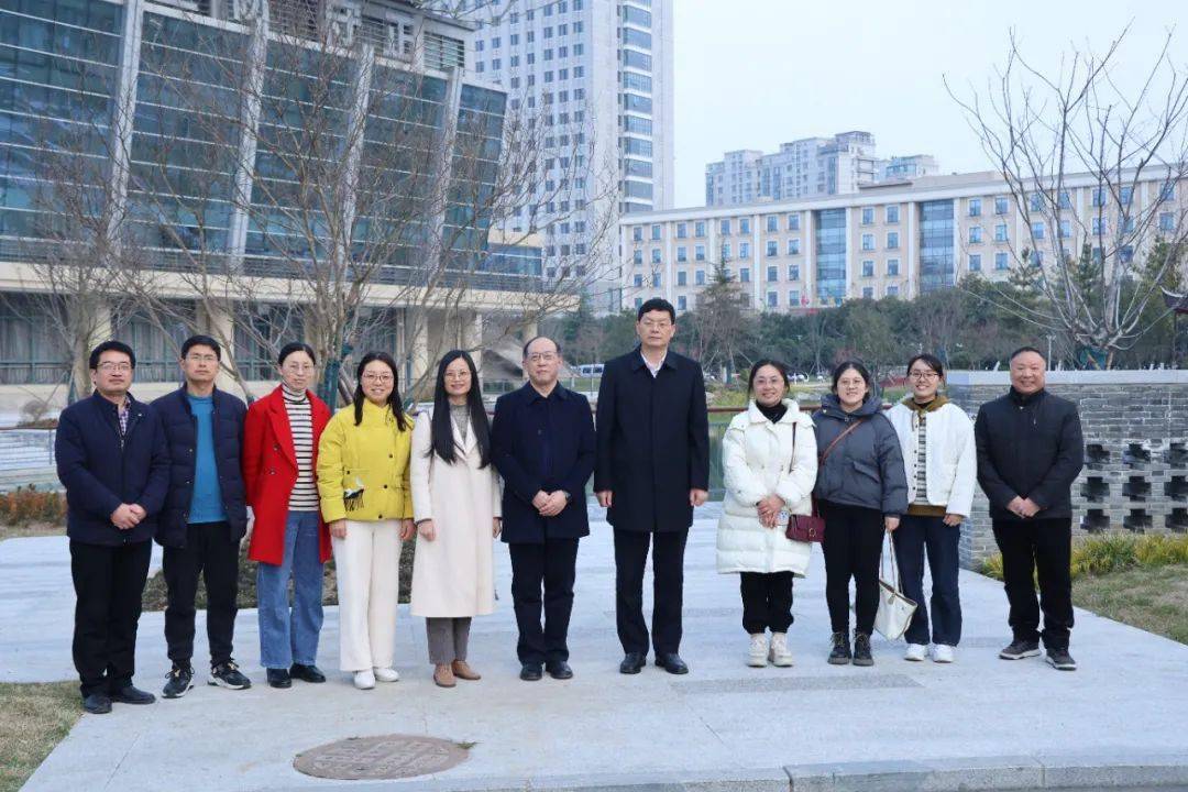 江苏省淮阴中学朱留明校长一行来我校交流访问