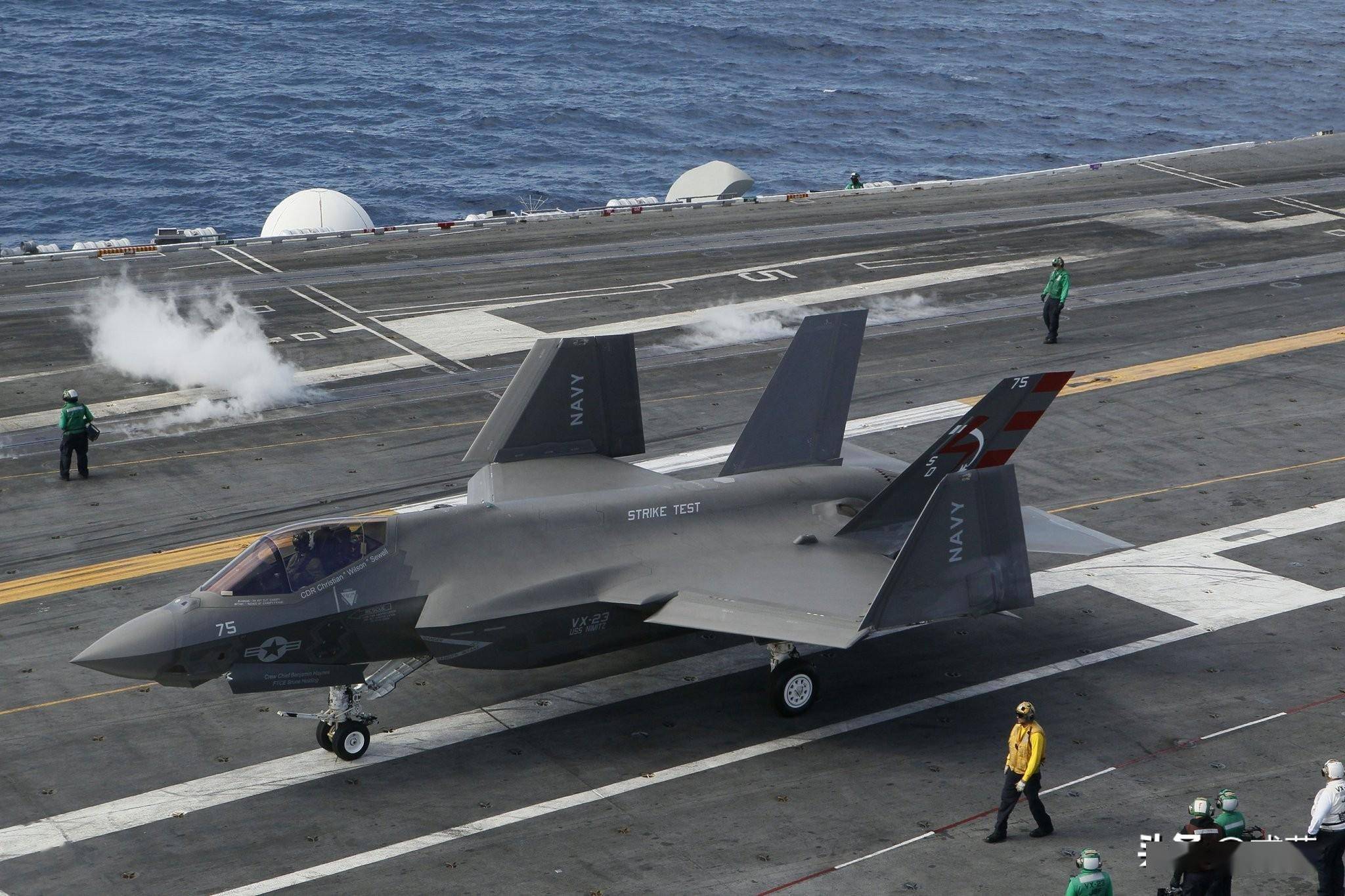 歼35外挂导弹试飞,为何隐身舰载机"偏要"测试导弹外挂发射?