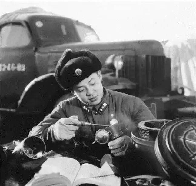 向雷锋同志学习丨雷锋的故事_人民_妇女_大嫂