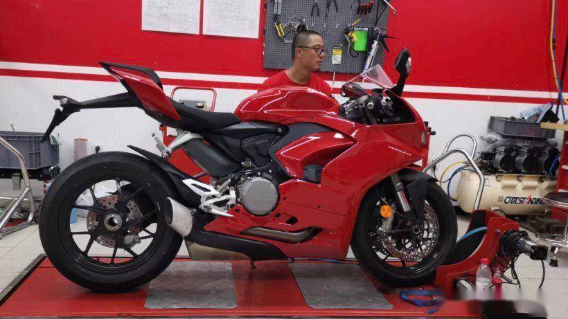 杜卡迪跑車panigale v2落地多少錢?它有哪些優缺點?_搜狐汽車_搜狐網