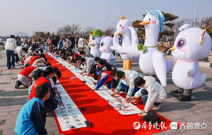 天鹅再见！荣成青少年手绘长卷向大天鹅辞别