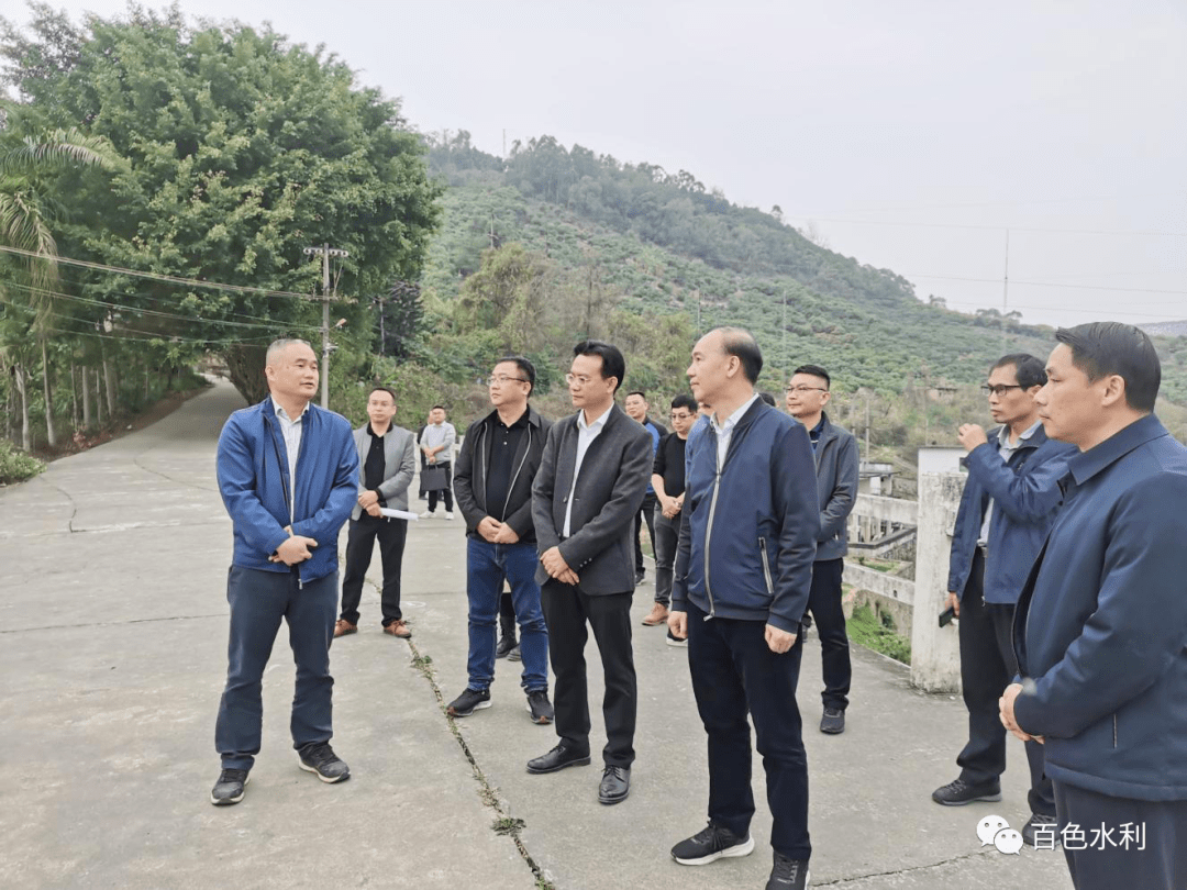 图为检查组在龙须河水库开展现场检查领 导:谢晓岗