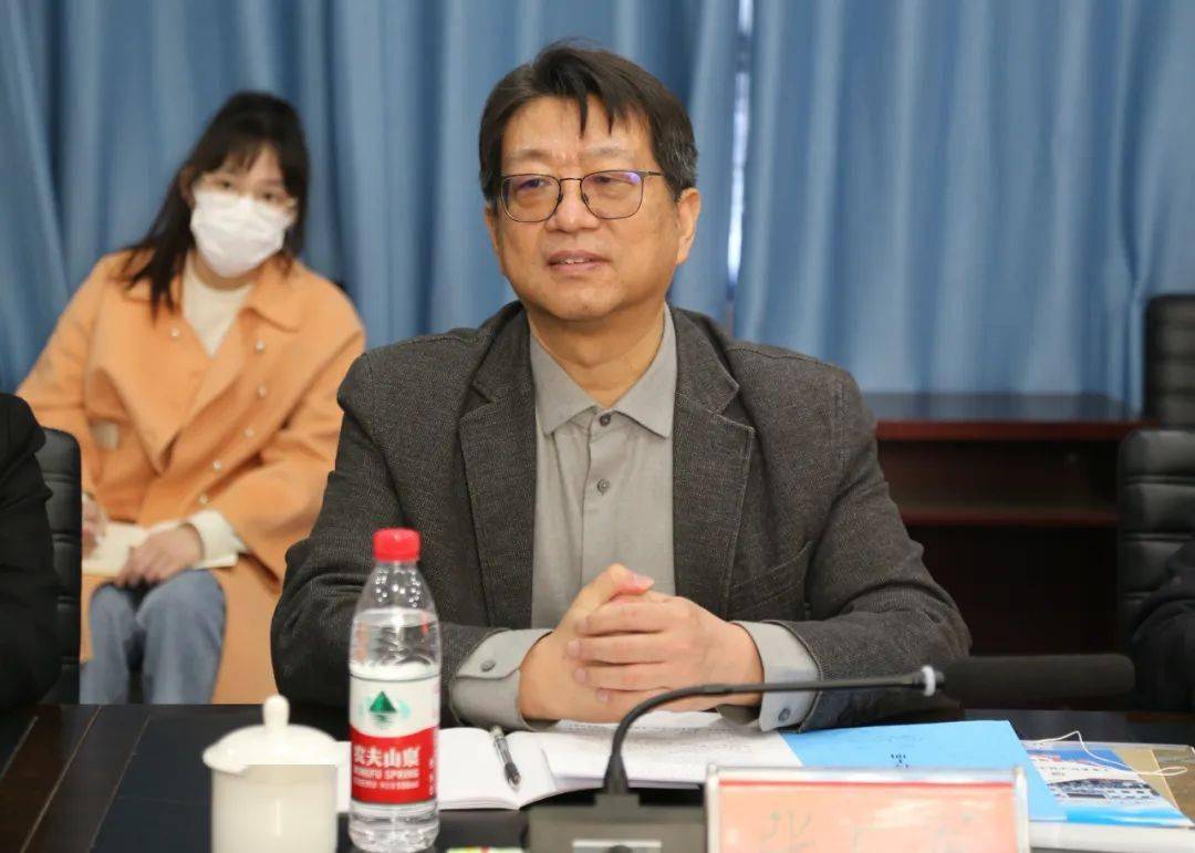 考察团一行先后来到县职教中心,宁纺集团,童泰婴幼儿服饰有限公司
