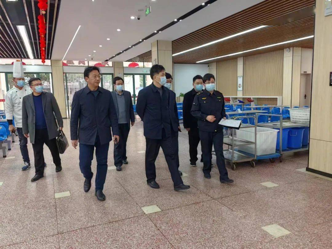 副局长徐华斌,我校党委委员,分管领导郑建忠陪同调研