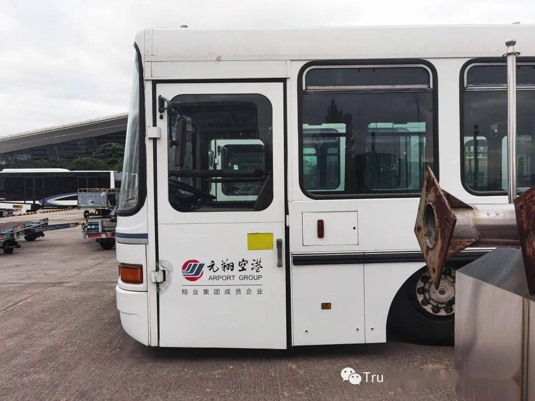 看看报废的cobus 300_机场_车门_康巴斯