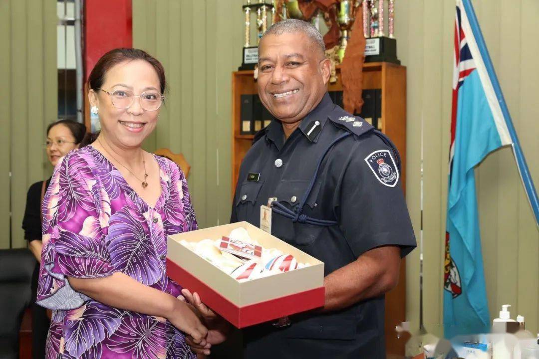 韩小燕主任热情邀请南部大区警察局长皮塔·科尼高级警司及斐济警界的