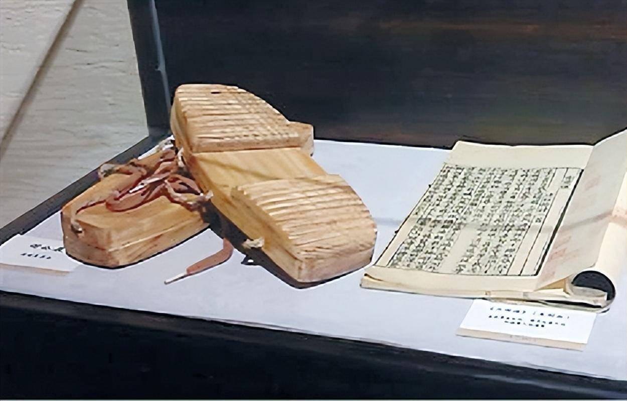 而且当时还出现了十分风靡的谢公屐.