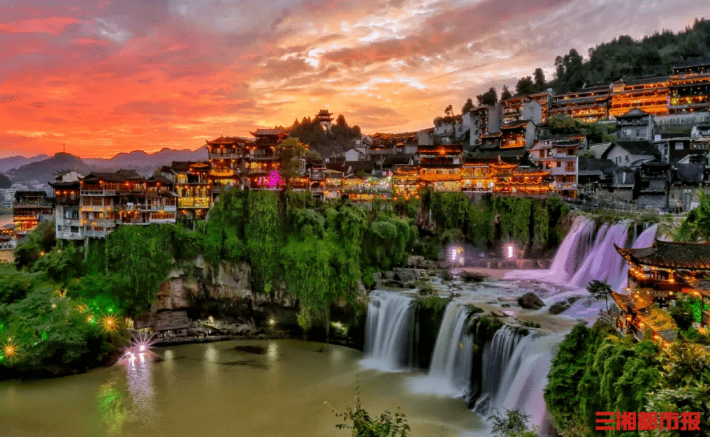 走进神秘湘西,探寻湖南古城古镇_芙蓉镇_瀑布_红石林