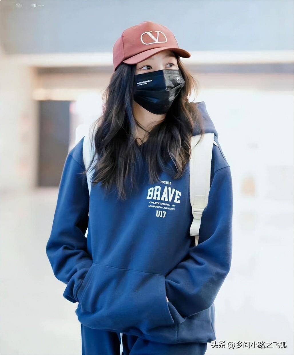 关晓彤穿鹿晗潮牌卫衣支持男友 该品牌曾被网友吐槽引热议_情侣_评论