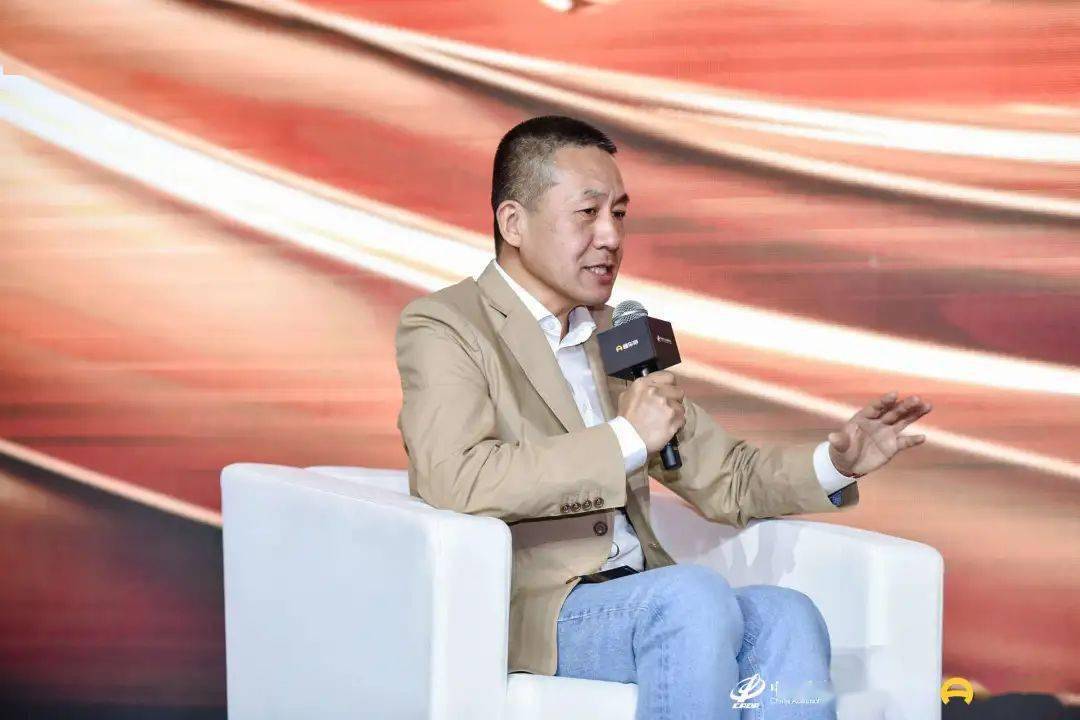 杨保峰:我知道杨敏总是百事达的创始人,现在二代杨奕今年本命年36岁