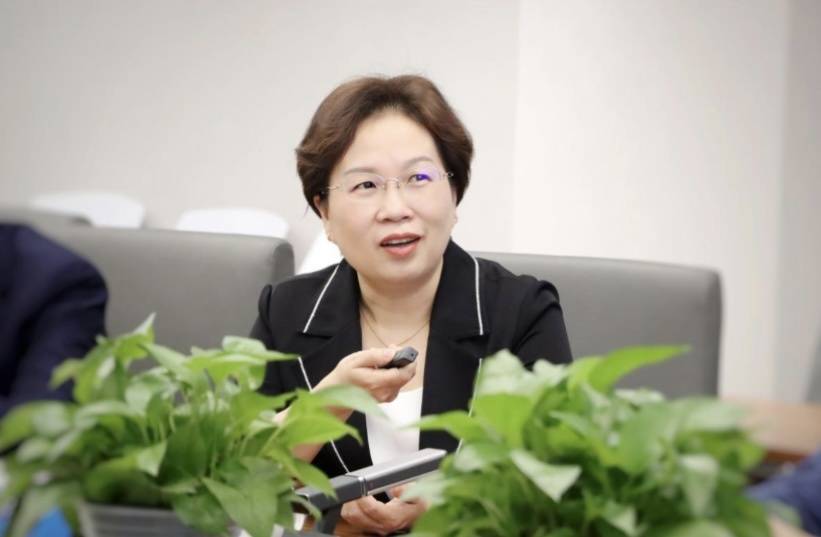 随后黄洁从筹备工作,育人理念,教师招聘,培训工作,办学运行等方面全面