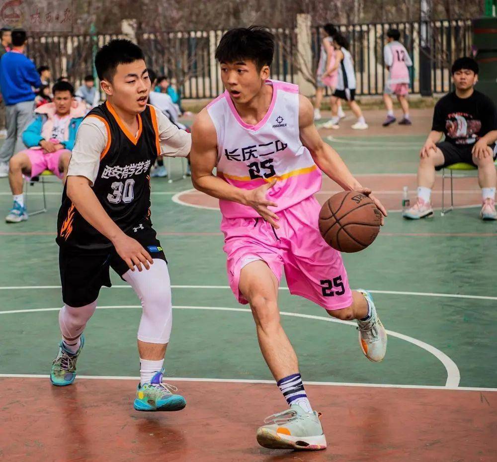 市未央区中学生三人制篮球赛在西航二中汉都新苑中学分校篮球场开赛