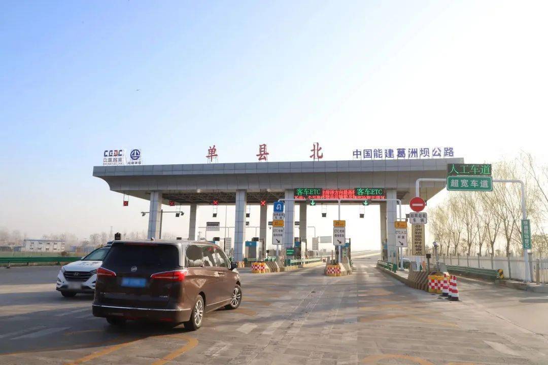 在高速路口参与全国"两会"信访维稳的一线执勤民警_单县_全体_审核
